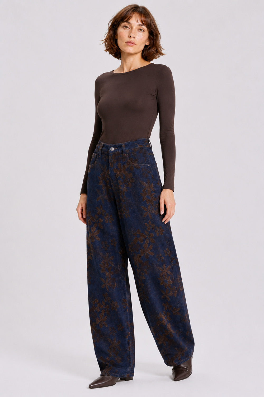 Γυναικείο σκούρο μπλε wide leg jeans παντελόνι με καφέ floral μοτίβο