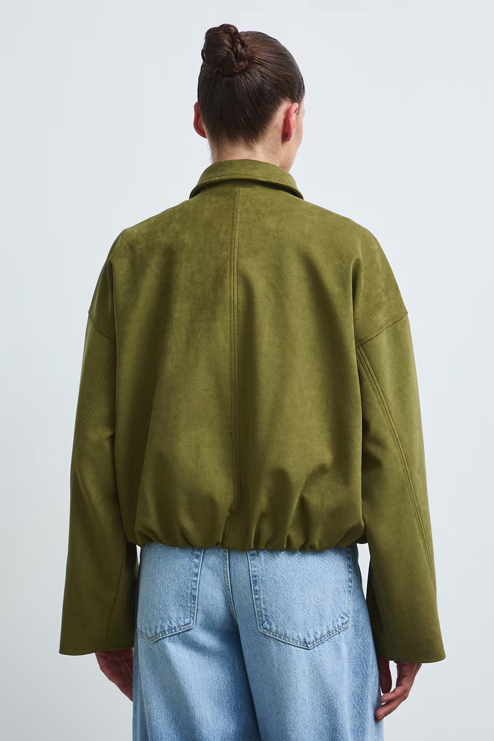 Γυναικείο χακί suede effect bomber jacket πίσω όψη με λάστιχο στο τελείωμα
