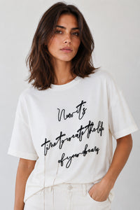 Γυναικείο T-Shirt με Κεντημένο Μήνυμα και Αλυσίδα Λευκό