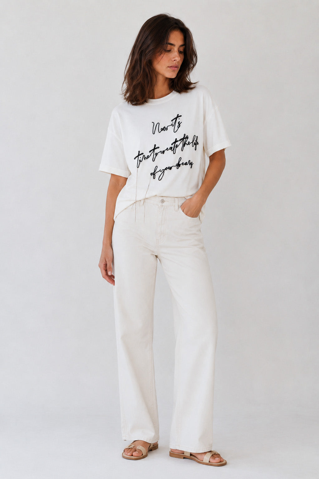Γυναικείο T-Shirt με Κεντημένο Μήνυμα και Αλυσίδα Λευκό