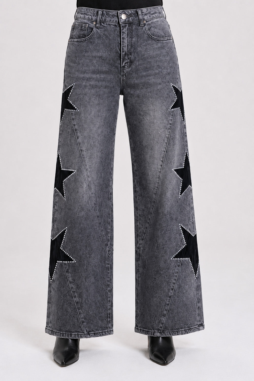 Γυναικείο γκρι wide leg jeans με μαύρα αστέρια και διακοσμητικές λεπτομέρειες strass.