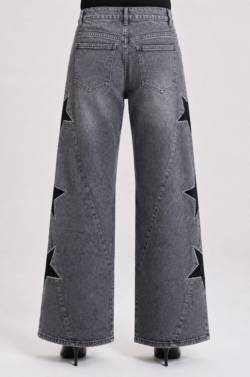 Γυναικείο γκρι wide leg jeans με μαύρα αστέρια και διακοσμητικές λεπτομέρειες strass.
