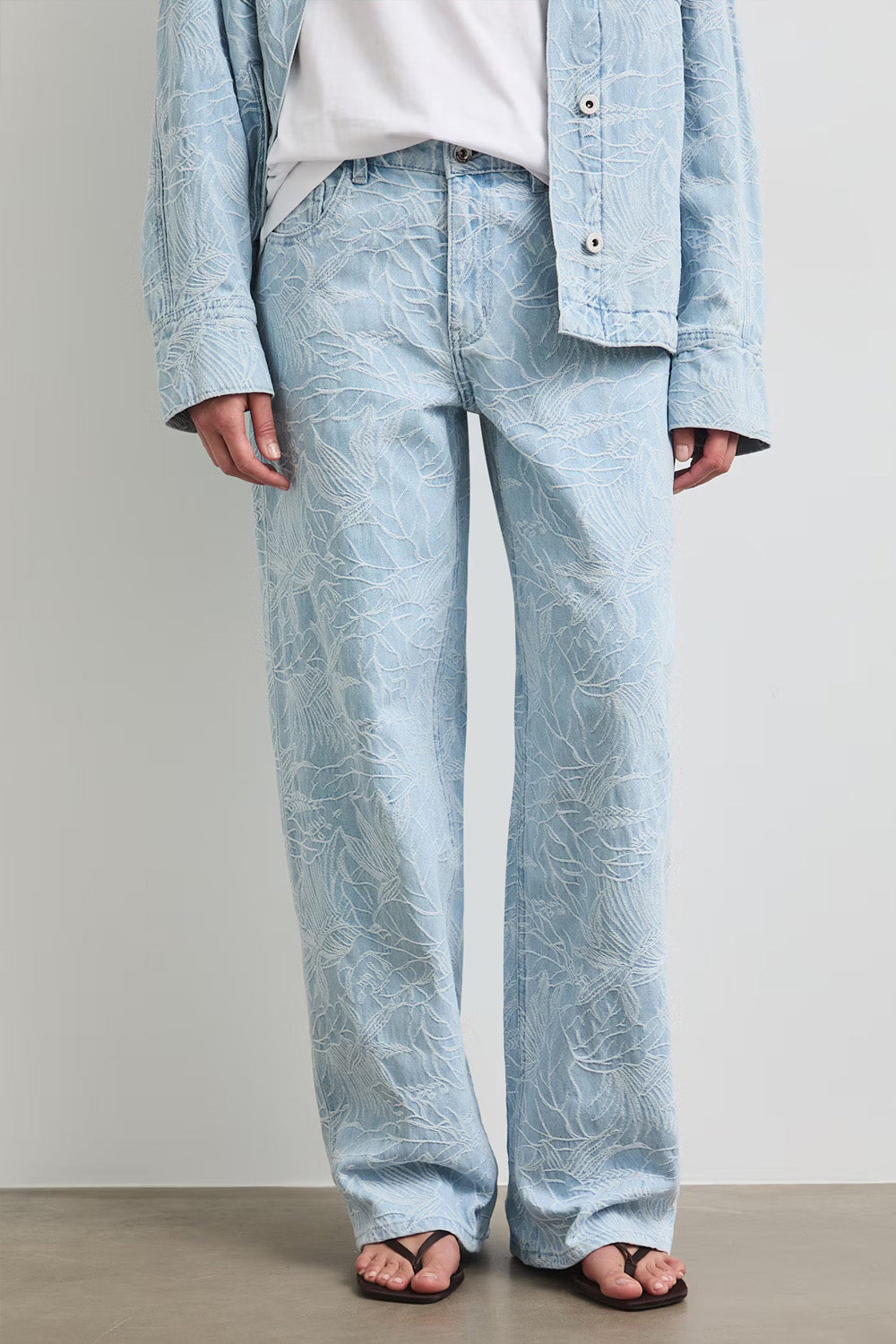 Γυναικείο light blue wide leg τζιν παντελόνι με τονικό floral σχέδιο και μακριά γραμμή