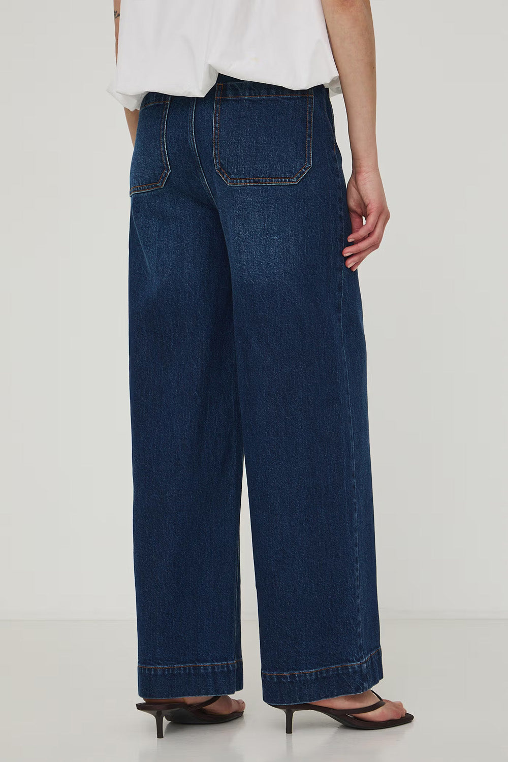 Γυναικείο dark blue wide leg τζιν παντελόνι με εξωτερικές τσέπες και εμφανή γαζιά