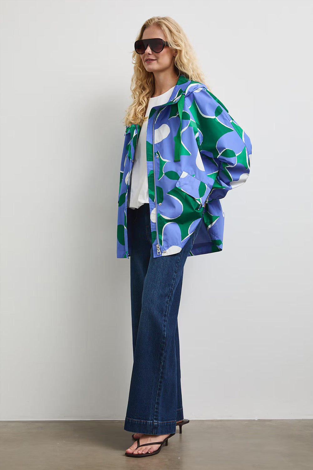 Γυναικείο dark blue wide leg τζιν παντελόνι με εξωτερικές τσέπες και εμφανή γαζιά