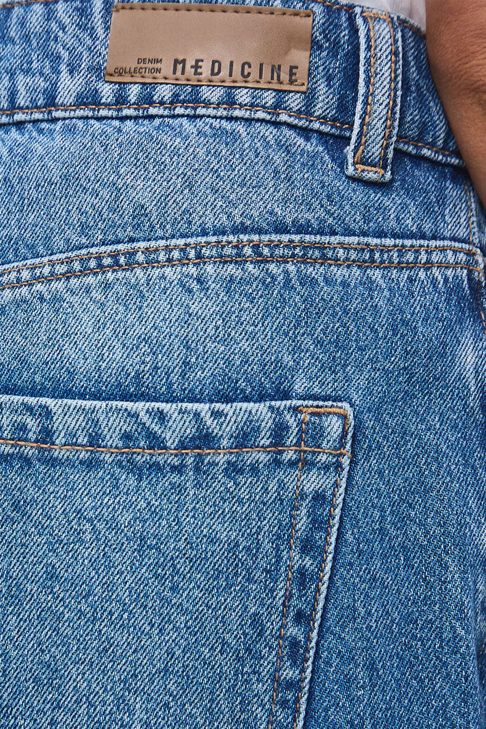 Γυναικείο medium blue wide leg τζιν παντελόνι με φαρδύ μπατζάκι και ψηλή μέση