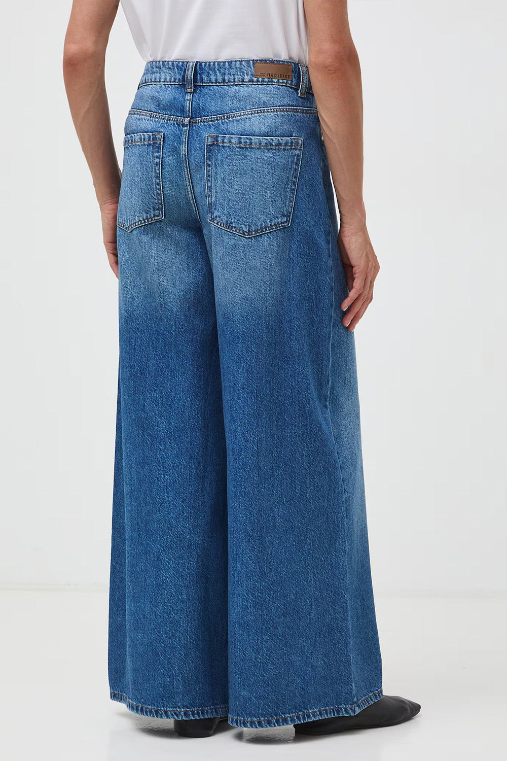 Γυναικείο medium blue wide leg τζιν παντελόνι με φαρδύ μπατζάκι και ψηλή μέση