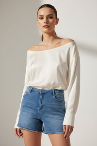 Τζιν γυναικείο σορτς με κουμπί και ίσιο τελείωμα