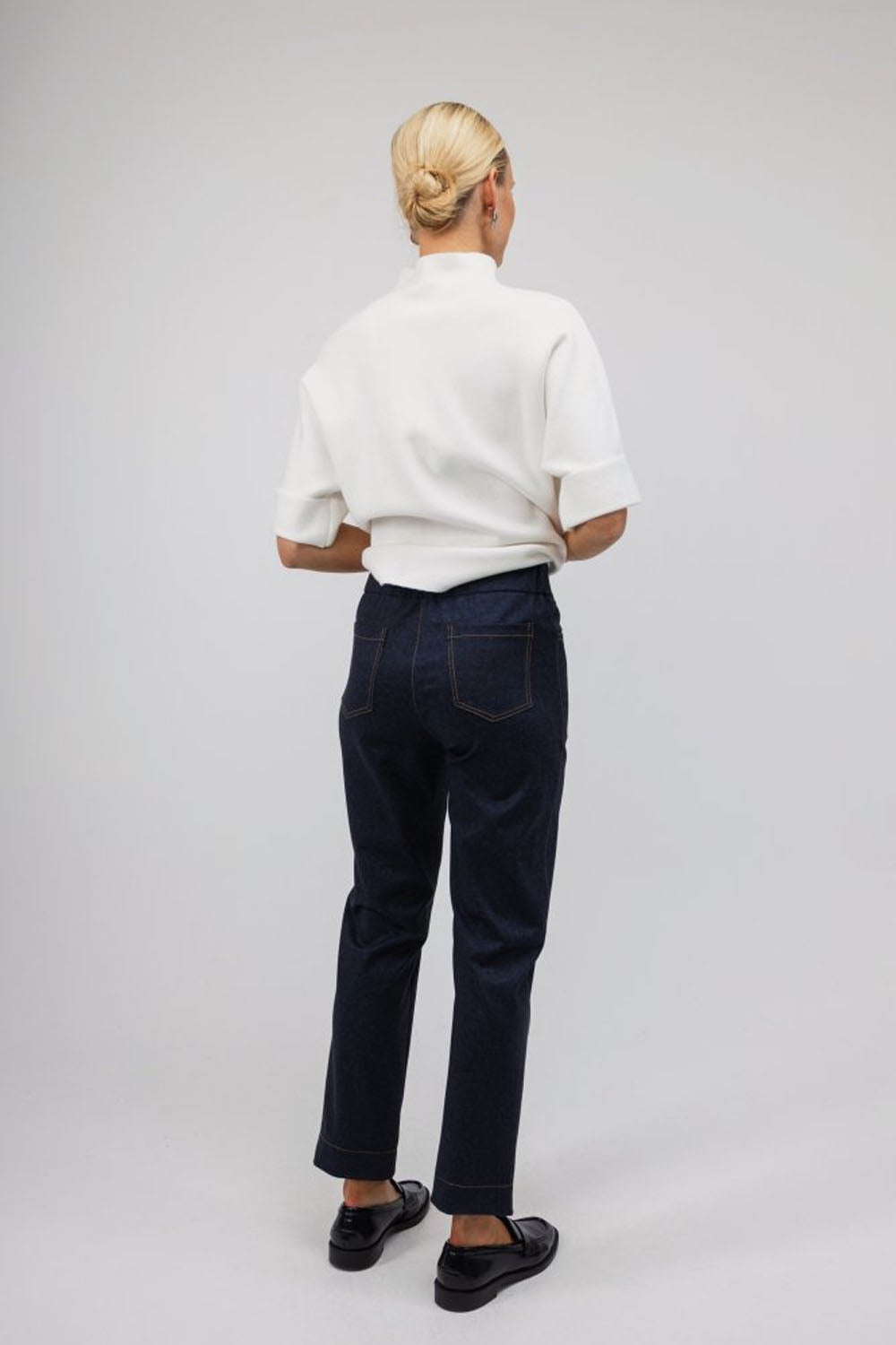 Σκουρό μπλε τζιν παντελόνι ίσιας γραμμής με κουμπί και καφέ ραφές – Ellisargi Boutique