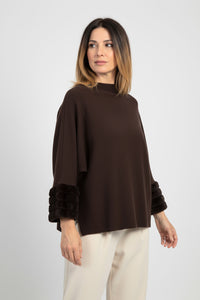 Καφέ μπλούζα poncho με γούνινες λεπτομέρειες στα μανίκια – Ellisargi Boutique