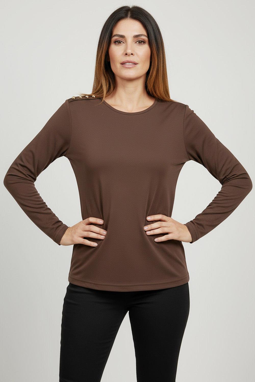 Καφέ μπλούζα με χρυσά κουμπιά στους ώμους