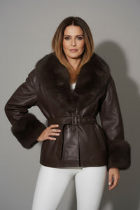 Γυναικείο καφέ μπουφάν με αποσπώμενη γούνα και ζώνη από την Ellisargi Boutique