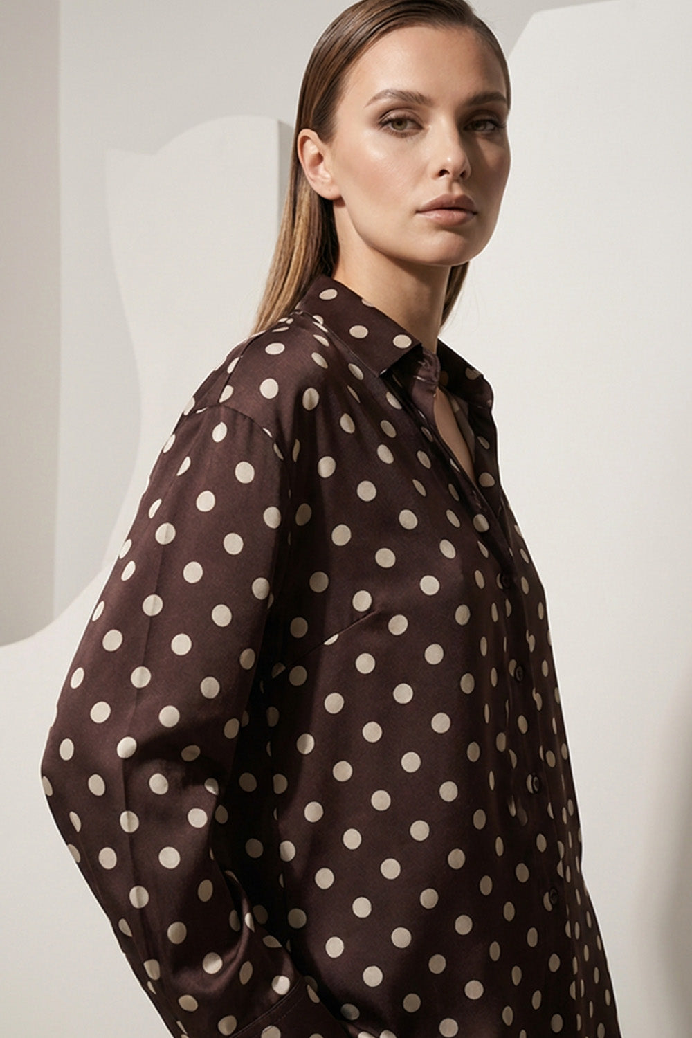 Καφέ πουκάμισο με εκρού πουά σχέδιο και μακριά μανίκια, σατινέ υφή από Ellisargi Boutique