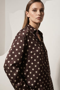 Καφέ πουκάμισο με εκρού πουά σχέδιο και μακριά μανίκια, σατινέ υφή από Ellisargi Boutique