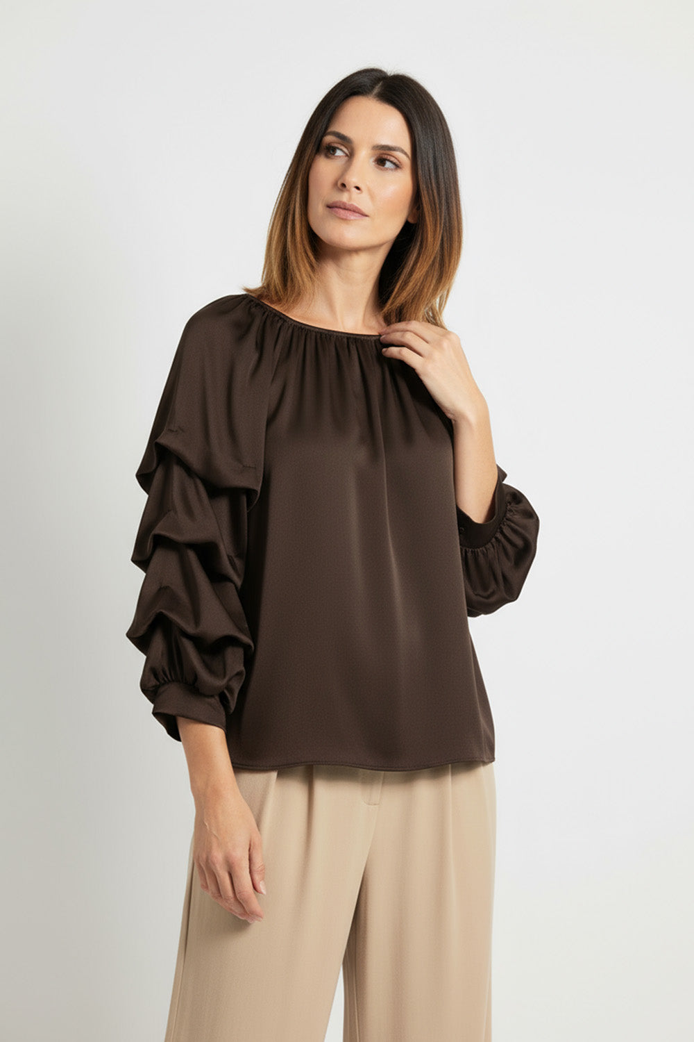 Καφέ σατινέ μπλούζα με βολάν στα μανίκια – Ellisargi Boutique