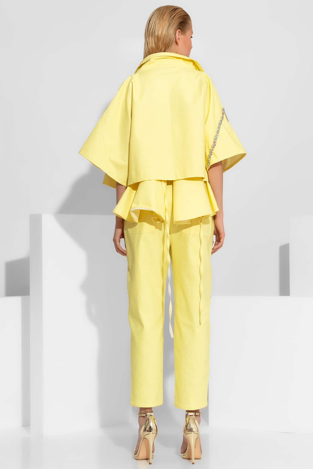 Κίτρινο oversized jacket με 3/4 μανίκια κεντημένα με κρύσταλλα και έντονο πέτο