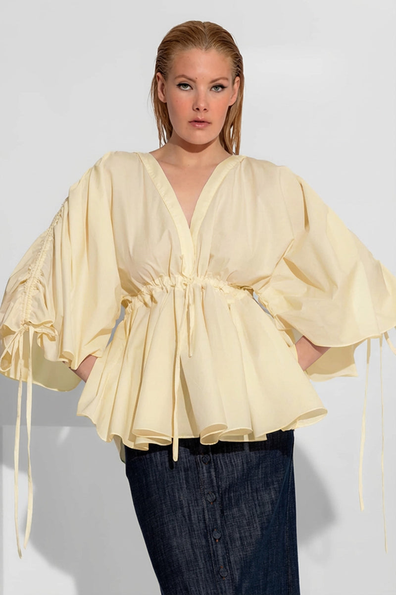 Γυναικείο πουκάμισο σε απαλή κίτρινη απόχρωση με φαρδιά μανίκια και κορδόνια στις σούρες