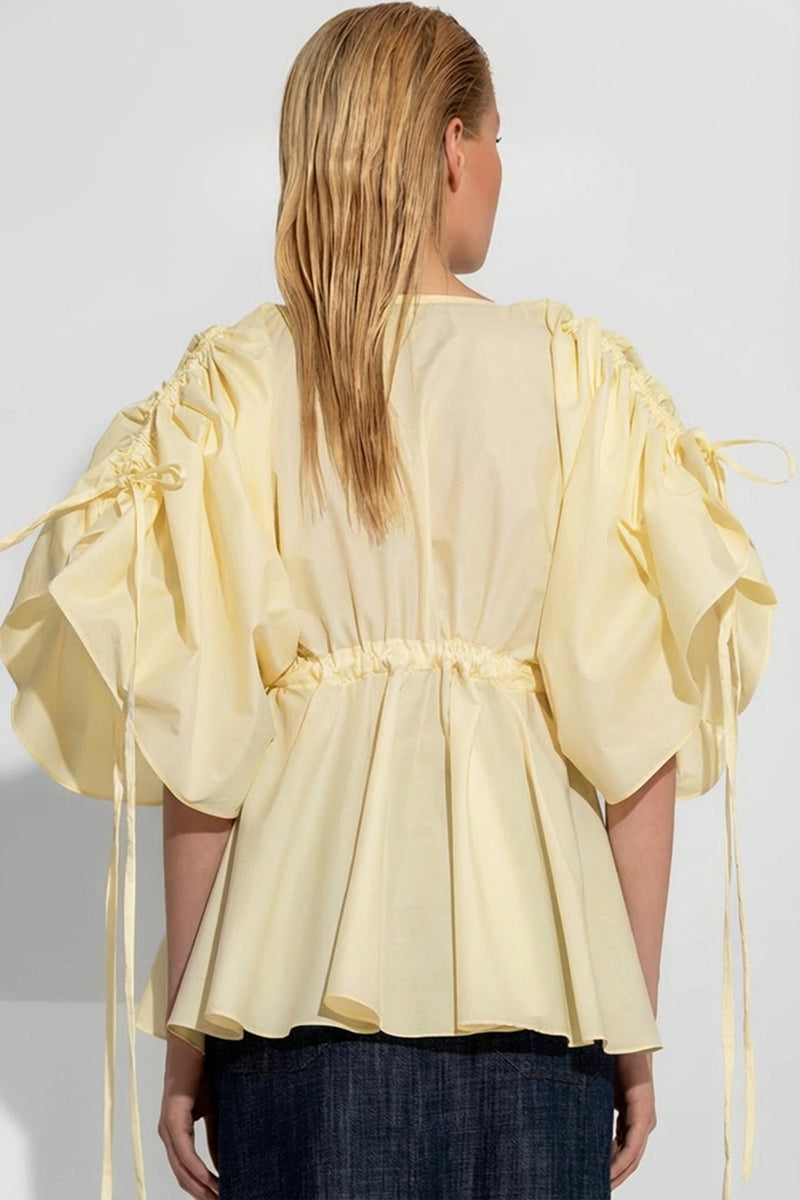 Κίτρινο πουκάμισο ποπλίνα με V λαιμόκοψη, balloon μανίκια και σούρα στη μέση