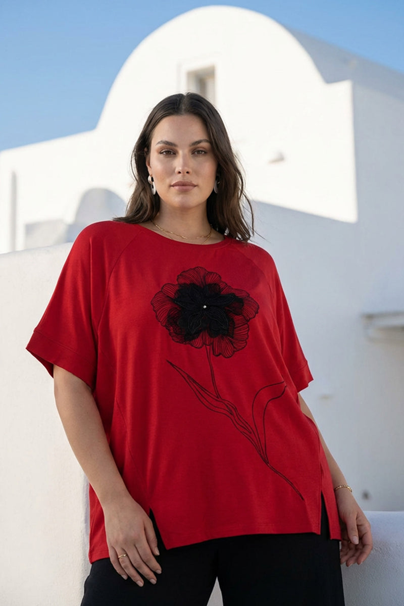 Γυναικεία κόκκινη μπλούζα με floral σχέδιο και ανάγλυφη λεπτομέρεια μπροστά