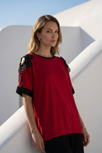 Μπλούζα Κόκκινη με Μαύρες Λεπτομέρειες και Διακοσμητικούς Ώμους