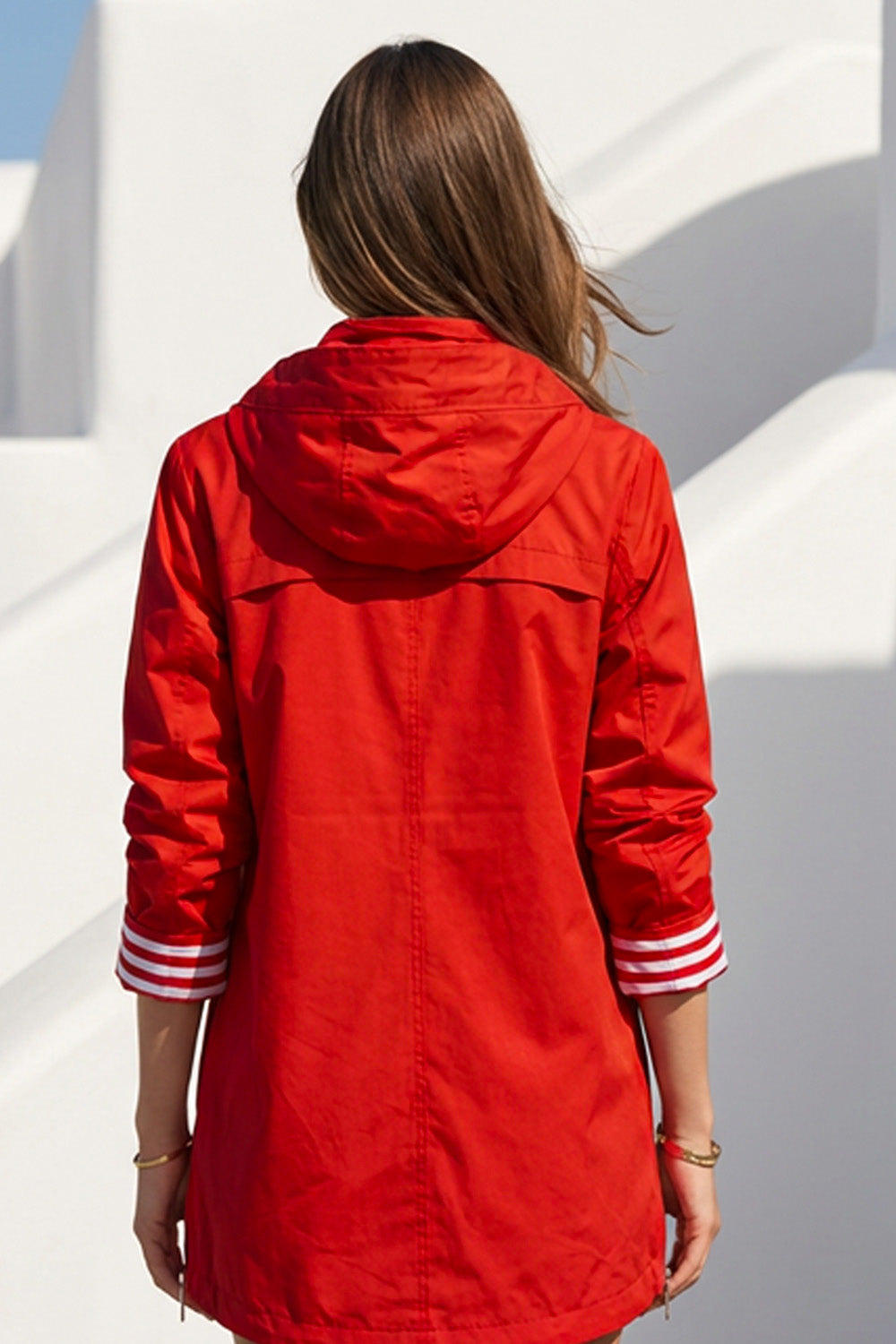 Κόκκινο γυναικείο jacket με κουκούλα και ριγέ λεπτομέρειες στα μανίκια