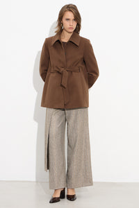 Κοντό καφέ ημίπαλτο με ζώνη στη μέση και κλασικό γιακά από την Ellisargi Boutique