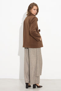 Κοντό καφέ ημίπαλτο με ζώνη στη μέση και κλασικό γιακά από την Ellisargi Boutique