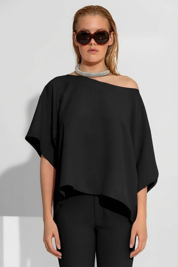 μαύρη κρεπ oversized μπλούζα με ανοιχτή λαιμόκοψη