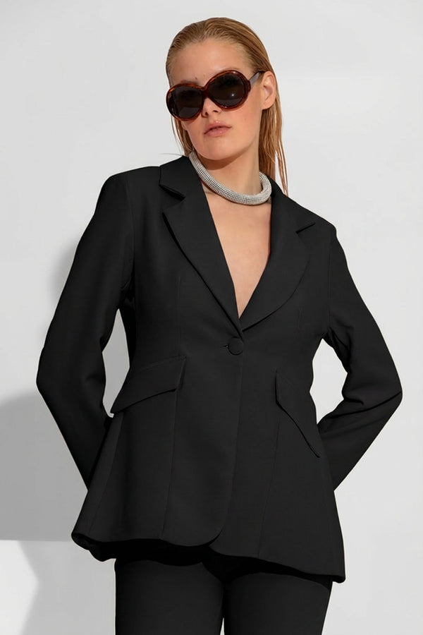 μαύρο κρεπ σακάκι με ανοιχτή πλάτη και κεντημένα κρύσταλλα