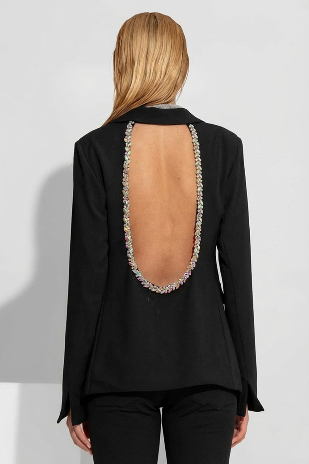 μαύρο κρεπ σακάκι με ανοιχτή πλάτη και κεντημένα κρύσταλλα