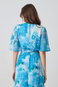 Κρουαζέ τοπ μουσελίνα εμπριμέ σε γαλάζιο και τιρκουάζ με δέσιμο στη μέση και αέρινα μανίκια