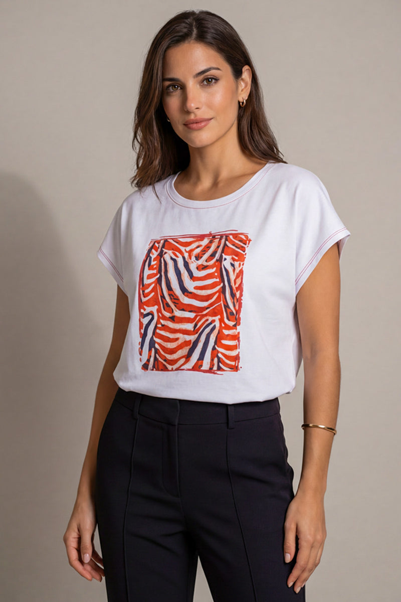 Λευκή γυναικεία μπλούζα με κόκκινο abstract σχέδιο στο μπροστινό μέρος