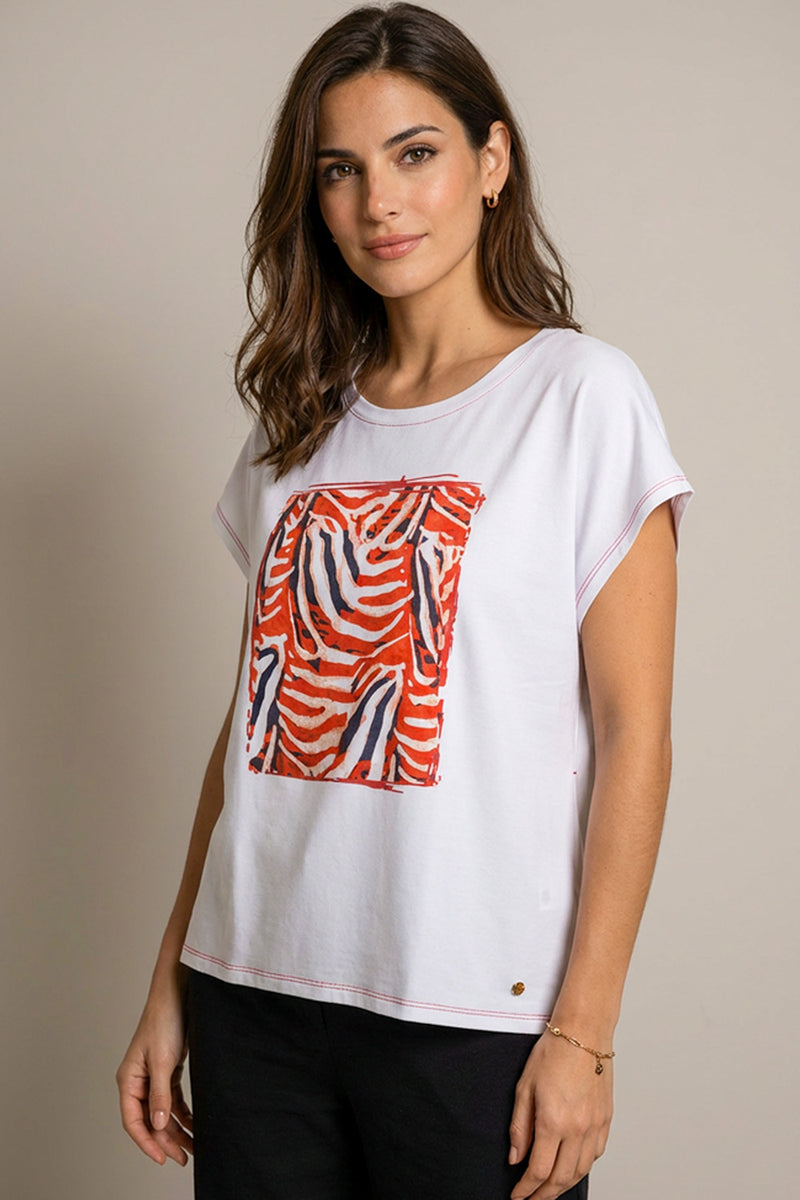 Λευκή γυναικεία μπλούζα με κόκκινο abstract σχέδιο στο μπροστινό μέρος