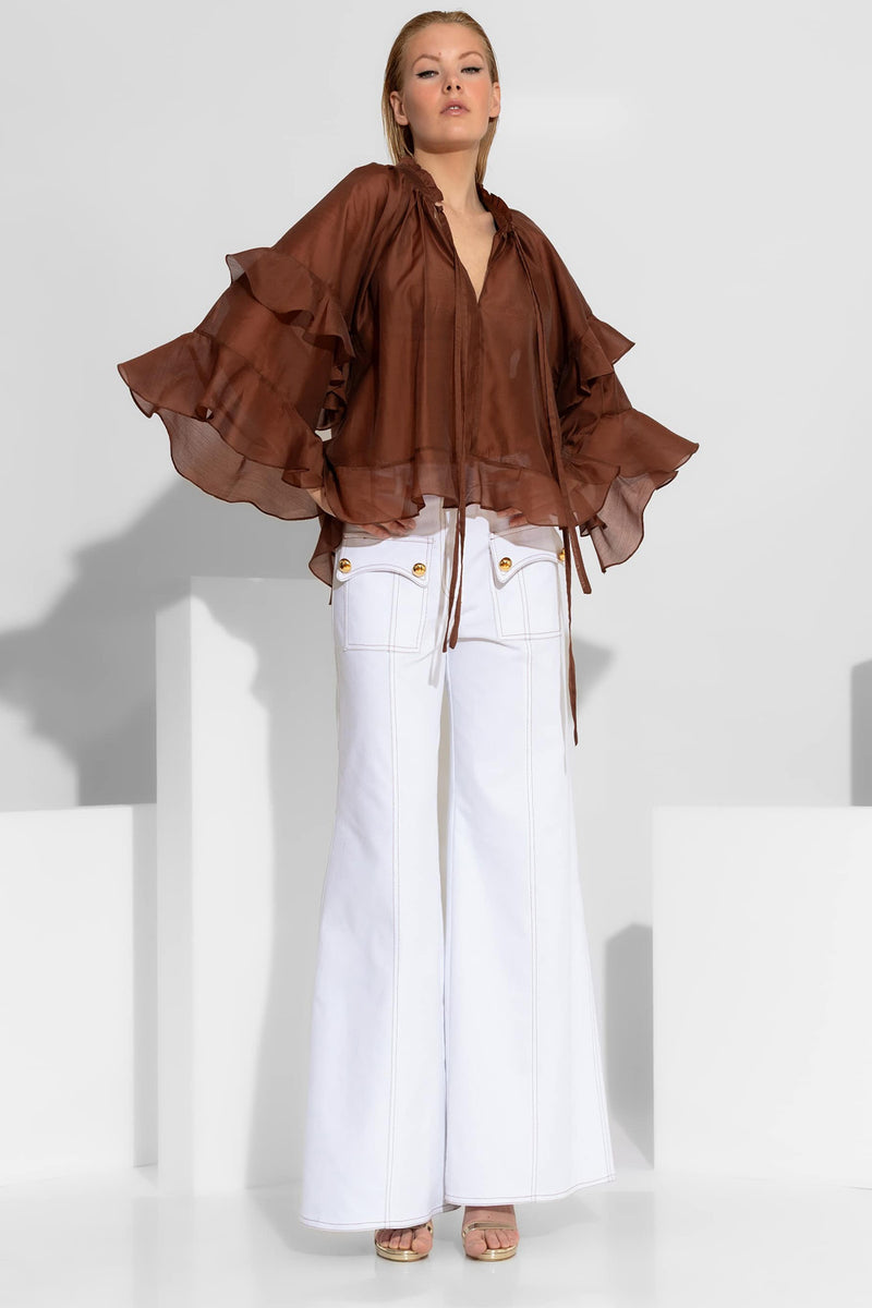 Λευκή denim παντελόνα καμπάνα με χρυσά κουμπιά και ψηλόμεση εφαρμογή