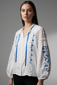 Γυναικείο λευκό πουκάμισο με μπλε κέντημα και δαντέλα από Ellisargi Boutique