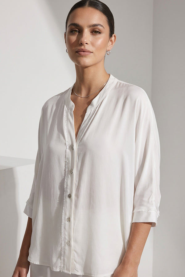 Λευκό γυναικείο πουκάμισο με μάο γιακά και κουμπιά σε χαλαρή γραμμή