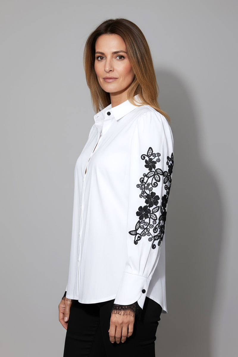 Λευκό πουκάμισο με μαύρα κεντήματα στα μανίκια και δαντέλα στους καρπούς – Ellisargi Boutique