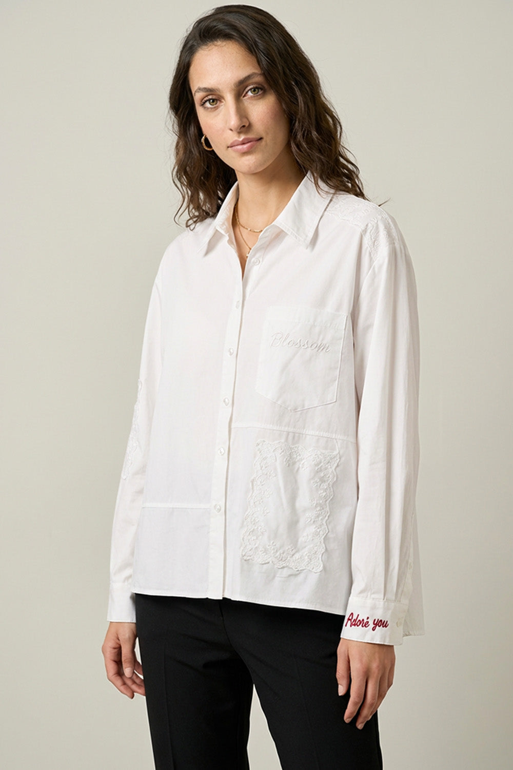 Λευκό Πουκάμισο με Δαντέλα και Κεντημένες Λεπτομέρειες