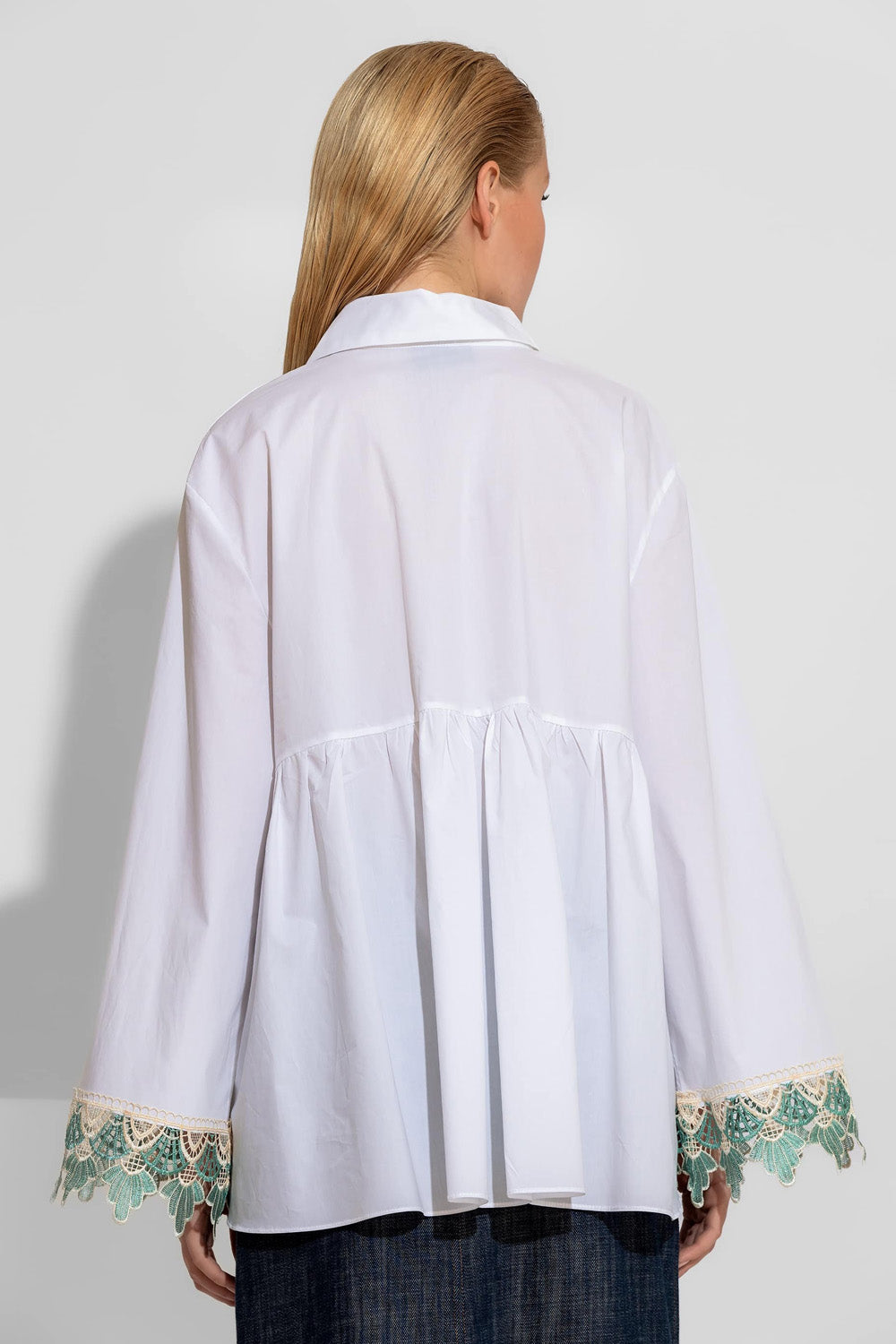 Λευκό Πουκάμισο με Δαντέλα στα Μανίκια
