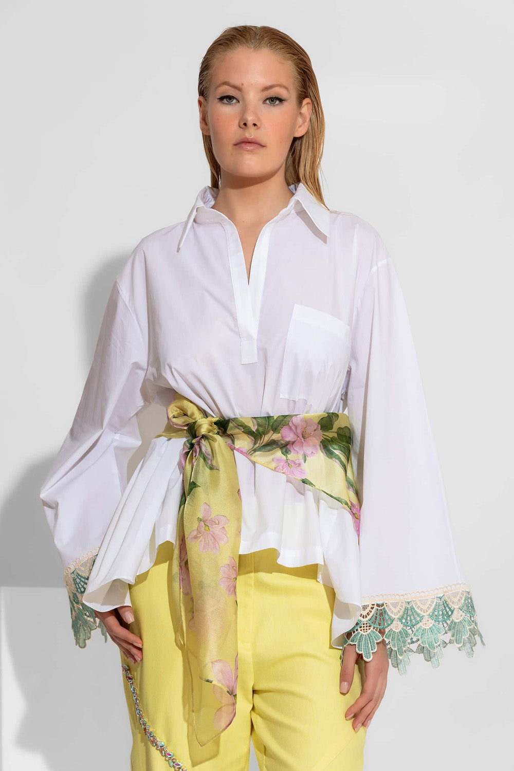 Λευκό Πουκάμισο με Δαντέλα στα Μανίκια