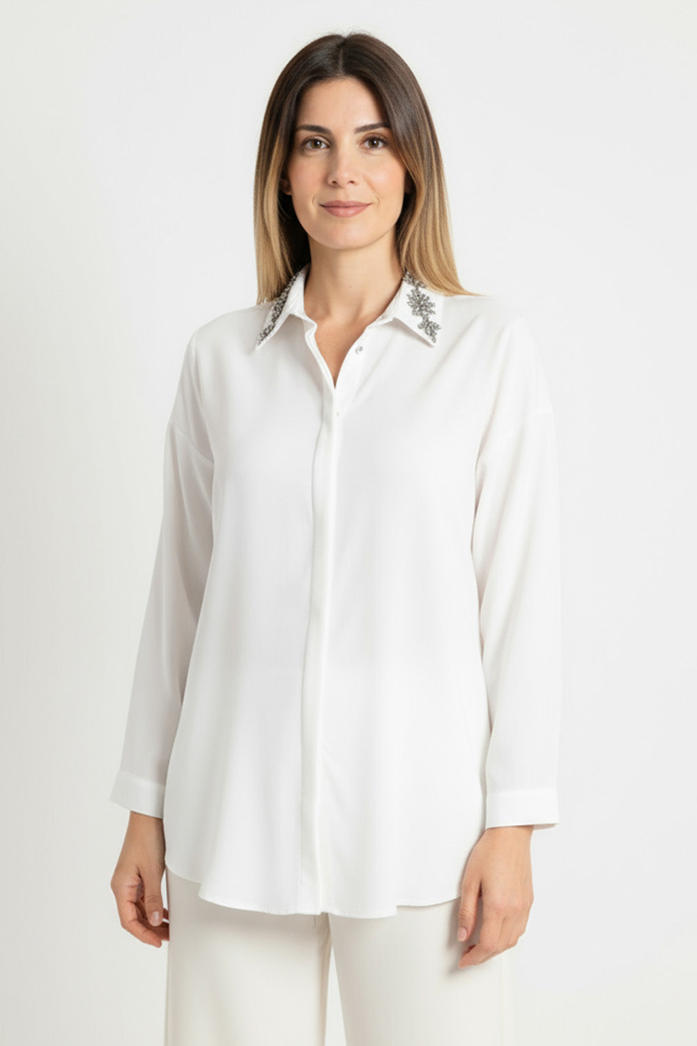 Λευκό πουκάμισο με διακοσμητικά στρας στον γιακά – Ellisargi Boutique