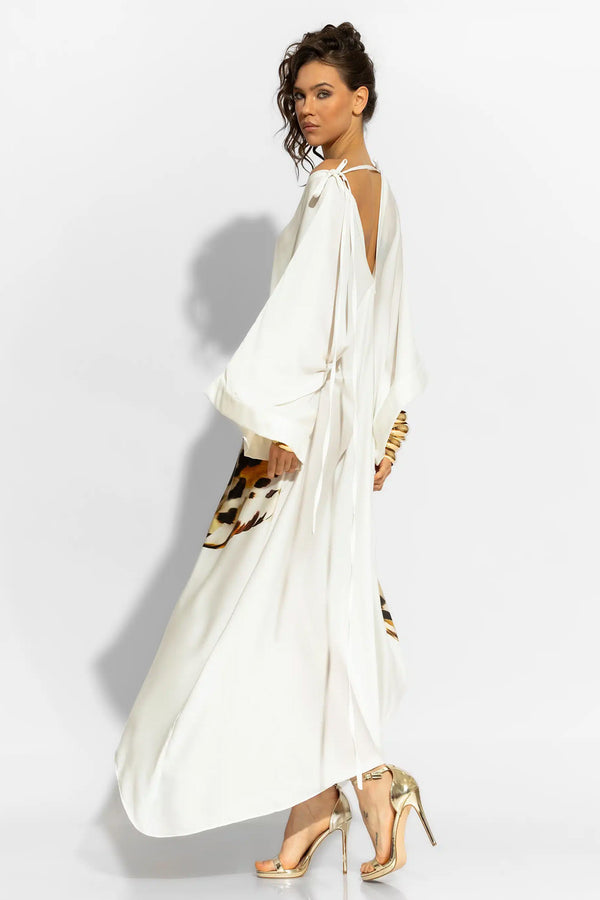 Λευκό satin maxi kaftan φόρεμα με floral print, φαρδιά μανίκια και ανοιχτή πλάτη με δέσιμο.