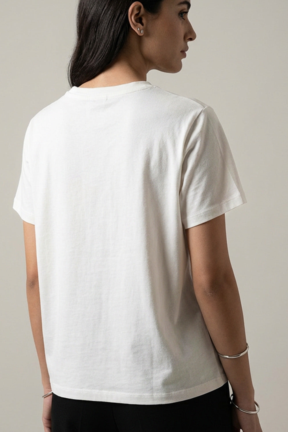 Λευκό γυναικείο t-shirt με V λαιμόκοψη και καλοκαιρινό print Seas the Day σε γαλάζιες αποχρώσεις