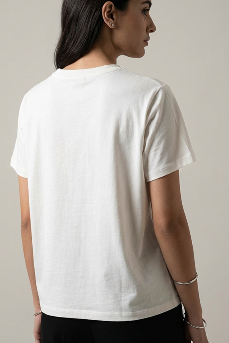 Λευκό γυναικείο t-shirt με V λαιμόκοψη και καλοκαιρινό print Seas the Day σε γαλάζιες αποχρώσεις