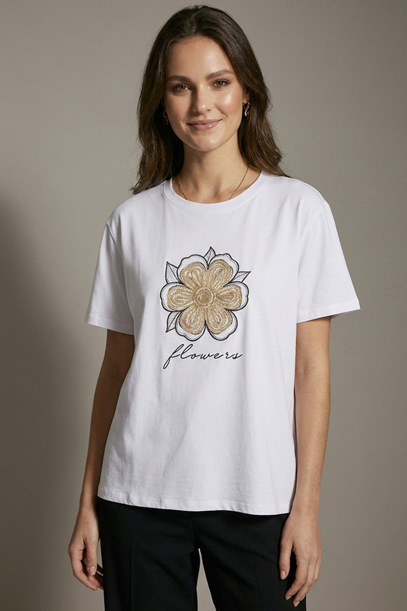 Λευκό γυναικείο t-shirt με κεντημένο χρυσό λουλούδι στο κέντρο