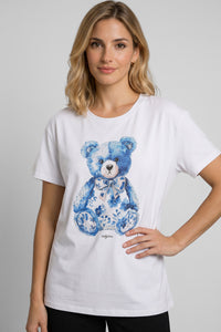 Λευκό T-shirt με τύπωμα μπλε teddy bear και floral λεπτομέρειες στο μπροστινό μέρος