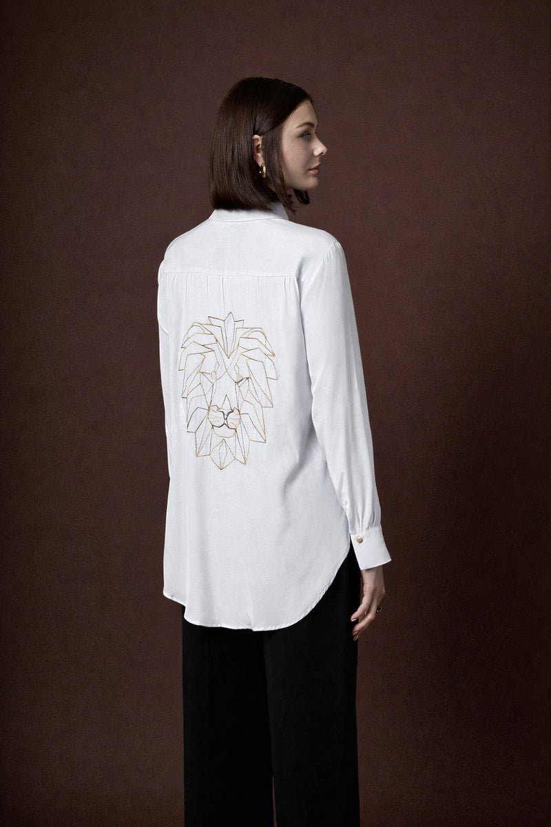 Λευκό Πουκάμισο με Κεντημένο Σχέδιο στην Πλάτη
