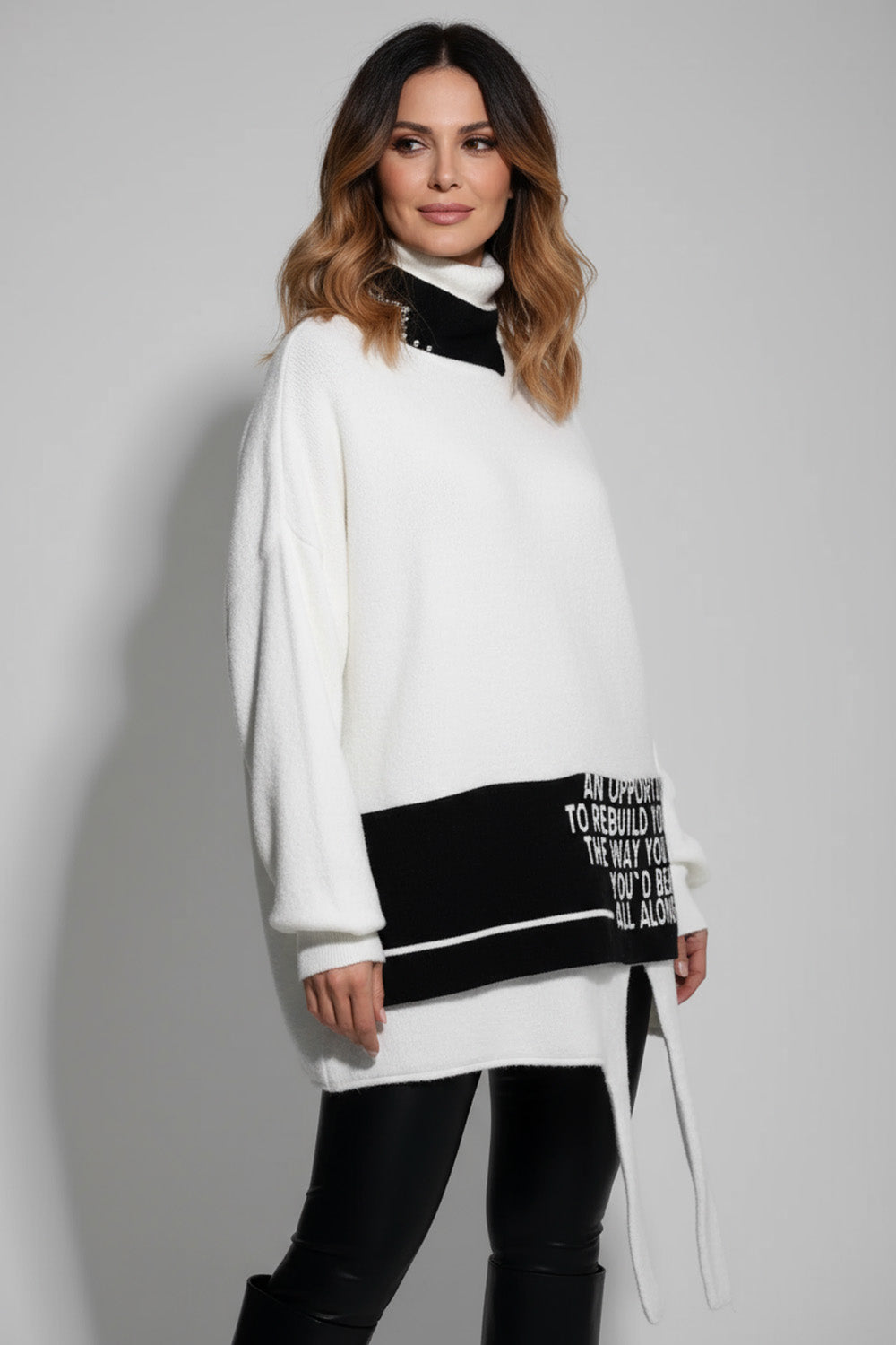 Λευκό oversized πουλόβερ με μαύρες λεπτομέρειες