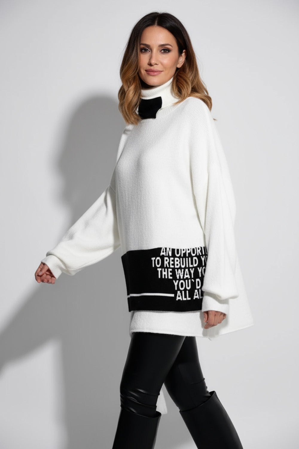 Λευκό oversized πουλόβερ με μαύρες λεπτομέρειες