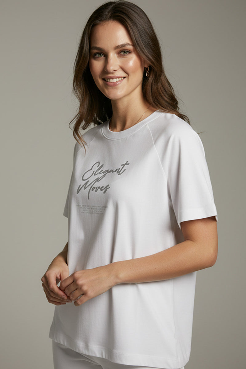 Λευκό γυναικείο T-shirt με ασημί μεταλλιζέ τύπωμα Elegant Moves στο μπροστινό μέρος